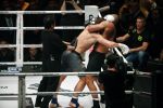 Oberhausen 10 december 2016
Rico Verhoeven wint zijn gevecht met Badr Hari tijdens de GLORY COLLISION in Oberhausen.