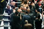 Oberhausen 10 december 2016
Rico Verhoeven wint zijn gevecht met Badr Hari tijdens de GLORY COLLISION in Oberhausen.