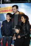 Amsterdam 10 december 2016
Premiere Sing in pathe arena. Boris Titulaer met vrouw en kinderen