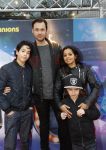 Amsterdam 10 december 2016
Premiere Sing in pathe arena. Boris Titulaer met vrouw en kinderen