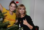 Amsterdam 7 december 2016
Sky radio Christmas tree event met oa Daphne en Emma Deckers Ronald de Boer Gers Pardoel Wilfred Genee Renate Verbaan en Bracha v Doesburgh. Fred v Leer en Manon Meijers zijn de jury. Marlayne Sahupala presenteert het geheel in het college hotel.
