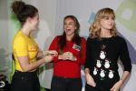 Amsterdam 7 december 2016
Sky radio Christmas tree event met oa Daphne en Emma Deckers Ronald de Boer Gers Pardoel Wilfred Genee Renate Verbaan en Bracha v Doesburgh. Fred v Leer en Manon Meijers zijn de jury. Marlayne Sahupala presenteert het geheel in het college hotel.