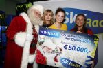 Amsterdam 7 december 2016
Sky radio Christmas tree event met oa Daphne en Emma Deckers Ronald de Boer Gers Pardoel Wilfred Genee Renate Verbaan en Bracha v Doesburgh. Fred v Leer en Manon Meijers zijn de jury. Marlayne Sahupala presenteert het geheel in het college hotel.
