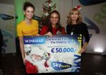 Amsterdam 7 december 2016
Sky radio Christmas tree event met oa Daphne en Emma Deckers Ronald de Boer Gers Pardoel Wilfred Genee Renate Verbaan en Bracha v Doesburgh. Fred v Leer en Manon Meijers zijn de jury. Marlayne Sahupala presenteert het geheel in het college hotel.