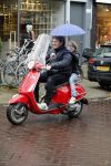 Amsterdam 23 november 201t6
Dirk Zeelenberg met zijn zoon onder paraplu op vespa scooter.