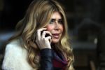 Amsterdam 24 november 2016
Esteel Cruijff op terras in amsterdam zuid met kopje koffie en mobieltje
