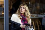 Amsterdam 24 november 2016
Esteel Cruijff op terras in amsterdam zuid met kopje koffie en mobieltje