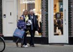 Amsterdam 10 december 2016
Frits Kroymans met zijn ex vriendin Nynke Wynia op de cornelis schuytstraat.
