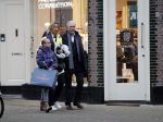 Amsterdam 10 december 2016
Frits Kroymans met zijn ex vriendin Nynke Wynia op de cornelis schuytstraat.