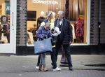Amsterdam 10 december 2016
Frits Kroymans met zijn ex vriendin Nynke Wynia op de cornelis schuytstraat.