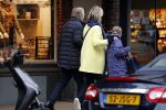 Amsterdam 10 december 2016
Frits Kroymans met zijn ex vriendin Nynke Wynia op de cornelis schuytstraat.