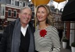 Amsterdam 17 december 2016 
Opening winkel Nynke Wynia door vriendin Micky Hoogendijk. Nynke met vriend Frits Kroymans