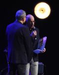 Amsterdam 20 november 2016
Rob de Nijs krijgt de radio5 oeuvre award in theater Amsterdam . Zijn vrouw Henriette en zoons Robert en Yoshi zijn ook aanwezig alsmede zijn ex vrouw Belinda meuldijk. Frits Spits reikt prijs uit