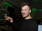 Amsterdam 7 december 2016
Sky radio Christmas tree event met oa Daphne en Emma Deckers Ronald de Boer Gers Pardoel Wilfred Genee Renate Verbaan en Bracha v Doesburgh. Fred v Leer en Manon Meijers zijn de jury. Marlayne Sahupala presenteert het geheel in het college hotel.