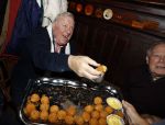 Amsterdam 25 november 2016
Boekpresentatie Johnny Rep bij cafe Scheltema. Johan Derksen reikt eerste exemplaar uit aan Heinz Stuy . Het boek is geschreven door  Mark v d Heuvel.