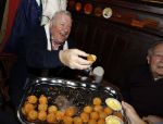 Amsterdam 25 november 2016
Boekpresentatie Johnny Rep bij cafe Scheltema. Johan Derksen reikt eerste exemplaar uit aan Heinz Stuy . Het boek is geschreven door  Mark v d Heuvel.