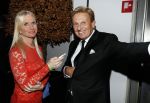 Amsterdam 8 december 2016
15e luxury fair in de RAI. 
Henny Huisman met Annette de Vries