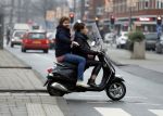 Amsterdam 9 december 2016
Holly Brood met vriend Soy Kroon op de scooter in Amsterdam