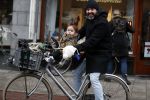 Amsterdam 13 december 2016 
Horrace Cohen met dochtertje op de fiets