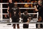 Oberhausen 10 december 2016
Jamal Ben Saddik wint van Ismael Londt tijdens de GLORY COLLISION in Oberhausen.