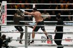 Oberhausen 10 december 2016
Jamal Ben Saddik wint van Ismael Londt tijdens de GLORY COLLISION in Oberhausen.