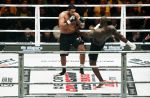Oberhausen 10 december 2016
Jamal Ben Saddik wint van Ismael Londt tijdens de GLORY COLLISION in Oberhausen.