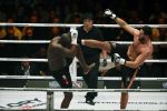 Oberhausen 10 december 2016
Jamal Ben Saddik wint van Ismael Londt tijdens de GLORY COLLISION in Oberhausen.