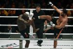 Oberhausen 10 december 2016
Jamal Ben Saddik wint van Ismael Londt tijdens de GLORY COLLISION in Oberhausen.