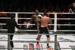 Oberhausen 10 december 2016
Jamal Ben Saddik wint van Ismael Londt tijdens de GLORY COLLISION in Oberhausen.