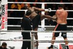 Oberhausen 10 december 2016
Jamal Ben Saddik wint van Ismael Londt tijdens de GLORY COLLISION in Oberhausen.