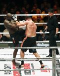 Oberhausen 10 december 2016
Jamal Ben Saddik wint van Ismael Londt tijdens de GLORY COLLISION in Oberhausen.
