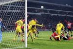 Eindhoven, 6 December 2016 Laatse groepswedstrijd in de Champions League Seizoen 2016/2017 PSV-FC Rostov, eindstand 0-0 en uitschakeling voor het gehele Europese Voetbal.
Jeroen Zoet in aanval Siem de Jong Bart Ramselaar Hector Moreno Joshua Brenet