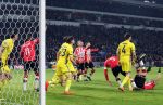 Eindhoven, 6 December 2016 Laatse groepswedstrijd in de Champions League Seizoen 2016/2017 PSV-FC Rostov, eindstand 0-0 en uitschakeling voor het gehele Europese Voetbal.
Jeroen Zoet in aanval Siem de Jong Bart Ramselaar Hector Moreno Joshua Brenet