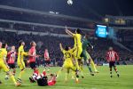 Eindhoven, 6 December 2016 Laatse groepswedstrijd in de Champions League Seizoen 2016/2017 PSV-FC Rostov, eindstand 0-0 en uitschakeling voor het gehele Europese Voetbal.
Jeroen Zoet in aanval Siem de Jong Bart Ramselaar Hector Moreno Joshua Brenet