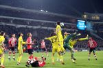 Eindhoven, 6 December 2016 Laatse groepswedstrijd in de Champions League Seizoen 2016/2017 PSV-FC Rostov, eindstand 0-0 en uitschakeling voor het gehele Europese Voetbal.
Jeroen Zoet in aanval Siem de Jong Bart Ramselaar Hector Moreno Joshua Brenet