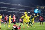 Eindhoven, 6 December 2016 Laatse groepswedstrijd in de Champions League Seizoen 2016/2017 PSV-FC Rostov, eindstand 0-0 en uitschakeling voor het gehele Europese Voetbal.
Jeroen Zoet in aanval Siem de Jong Bart Ramselaar Hector Moreno Joshua Brenet