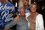 Amsterdam 25 november 2016
Boekpresentatie Johnny Rep bij cafe Scheltema. Johan Derksen reikt eerste exemplaar uit aan Heinz Stuy . Het boek is geschreven door  Mark v d Heuvel. Johnny met zijn vriendin