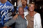 Amsterdam 25 november 2016
Boekpresentatie Johnny Rep bij cafe Scheltema. Johan Derksen reikt eerste exemplaar uit aan Heinz Stuy . Het boek is geschreven door  Mark v d Heuvel. Johnny met zijn vriendin
