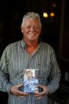 Amsterdam 25 november 2016
Boekpresentatie Johnny Rep bij cafe Scheltema. Johan Derksen reikt eerste exemplaar uit aan Heinz Stuy . Het boek is geschreven door  Mark v d Heuvel.