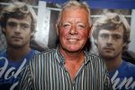 Amsterdam 25 november 2016
Boekpresentatie Johnny Rep bij cafe Scheltema. Johan Derksen reikt eerste exemplaar uit aan Heinz Stuy . Het boek is geschreven door  Mark v d Heuvel.