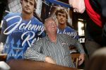 Amsterdam 25 november 2016
Boekpresentatie Johnny Rep bij cafe Scheltema. Johan Derksen reikt eerste exemplaar uit aan Heinz Stuy . Het boek is geschreven door  Mark v d Heuvel.
