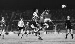 Eindhoven, 24 Oktober Seizoen 1981/1982
PSV-AJAX, eindstand 3-0
Jung Moo in duel met Huh Wim Jansen