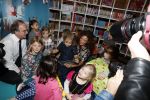 Amsterdam 14 november 2016
Winston Gerschtanowitz presenteerde de nieuwe sinterklaasboeken van Jumbo gemaakt door Katja  en Wim Schuurman Albert Verlinde en Wesley Sneijder die helaas niet aanwezig kon zijn in de Bibliotheek van Amsterdam. Katja had dochter Sammie mee genomen.