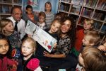 Amsterdam 14 november 2016
Winston Gerschtanowitz presenteerde de nieuwe sinterklaasboeken van Jumbo gemaakt door Katja  en Wim Schuurman Albert Verlinde en Wesley Sneijder die helaas niet aanwezig kon zijn in de Bibliotheek van Amsterdam. Katja had dochter Sammie mee genomen.
