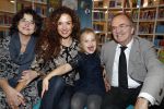 Amsterdam 14 november 2016
Winston Gerschtanowitz presenteerde de nieuwe sinterklaasboeken van Jumbo gemaakt door Katja  en Wim Schuurman Albert Verlinde en Wesley Sneijder die helaas niet aanwezig kon zijn in de Bibliotheek van Amsterdam. Katja had dochter Sammie mee genomen.