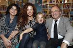Amsterdam 14 november 2016
Winston Gerschtanowitz presenteerde de nieuwe sinterklaasboeken van Jumbo gemaakt door Katja  en Wim Schuurman Albert Verlinde en Wesley Sneijder die helaas niet aanwezig kon zijn in de Bibliotheek van Amsterdam. Katja had dochter Sammie mee genomen.