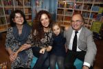 Amsterdam 14 november 2016
Winston Gerschtanowitz presenteerde de nieuwe sinterklaasboeken van Jumbo gemaakt door Katja  en Wim Schuurman Albert Verlinde en Wesley Sneijder die helaas niet aanwezig kon zijn in de Bibliotheek van Amsterdam. Katja had dochter Sammie mee genomen.