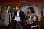 Amsterdam 14 november 2016
Winston Gerschtanowitz presenteerde de nieuwe sinterklaasboeken van Jumbo gemaakt door Katja  en Wim Schuurman Albert Verlinde en Wesley Sneijder die helaas niet aanwezig kon zijn in de Bibliotheek van Amsterdam. Katja had dochter Sammie mee genomen.