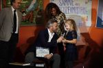 Amsterdam 14 november 2016
Winston Gerschtanowitz presenteerde de nieuwe sinterklaasboeken van Jumbo gemaakt door Katja  en Wim Schuurman Albert Verlinde en Wesley Sneijder die helaas niet aanwezig kon zijn in de Bibliotheek van Amsterdam. Katja had dochter Sammie mee genomen.