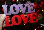 Amsterdam 7 december 2016
Sky radio Christmas tree event met oa Daphne en Emma Deckers Ronald de Boer Gers Pardoel Wilfred Genee Renate Verbaan en Bracha v Doesburgh. Fred v Leer en Manon Meijers zijn de jury. Marlayne Sahupala presenteert het geheel in het college hotel. Love logo
